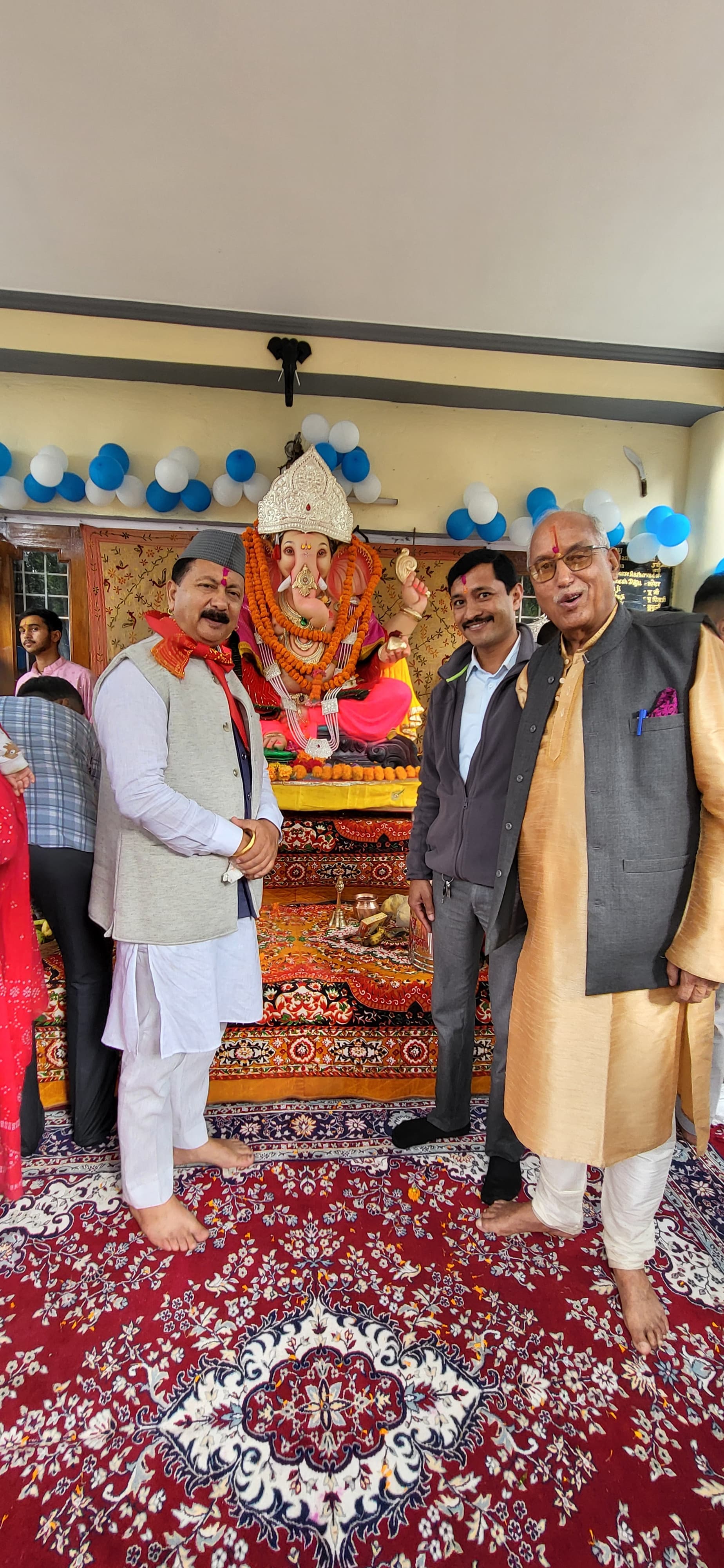 रानीखेत में गणेश महोत्सव का भव्य शुभारंभ, ढोल-नगाड़ों के साथ निकली गणपति बप्पा की शोभायात्रा
