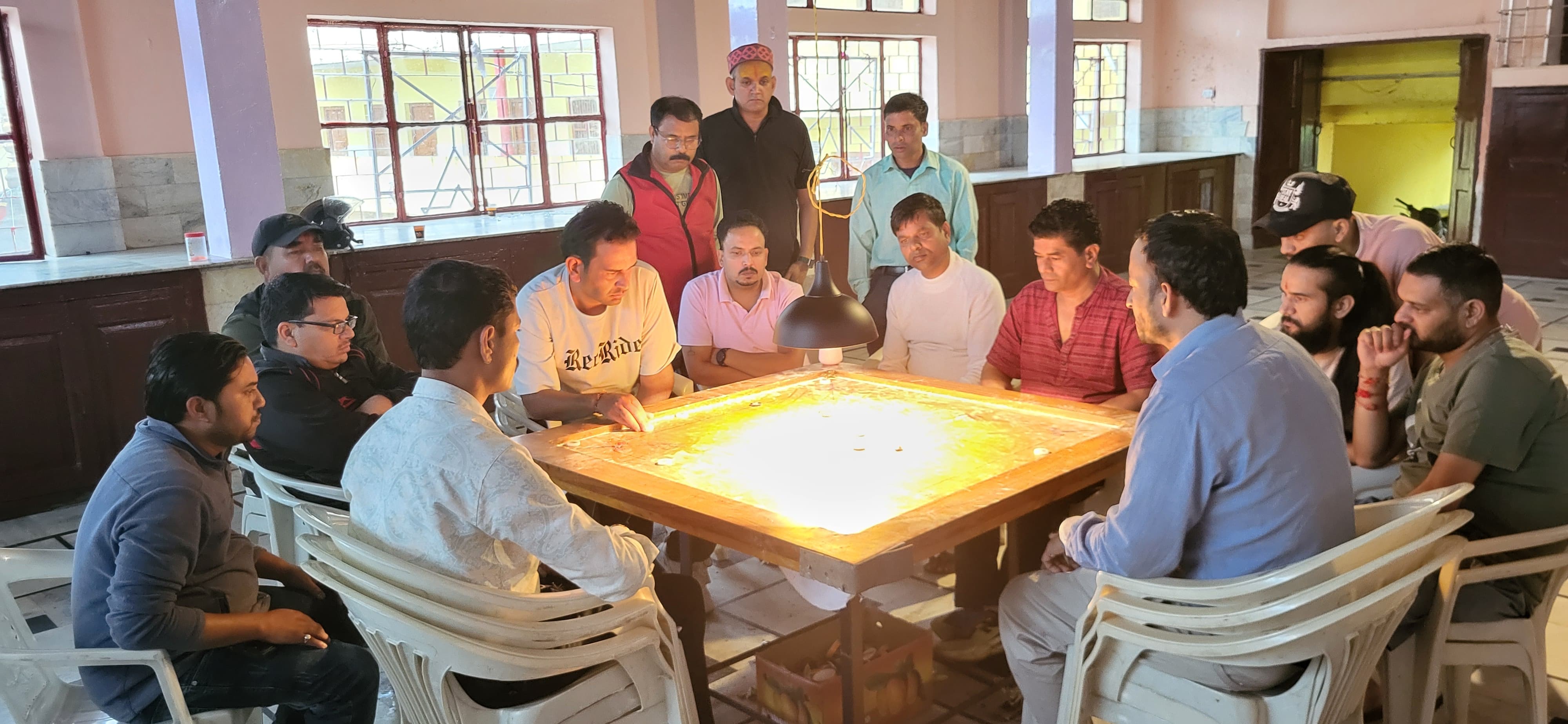 रानीखेत में कैरम प्रतियोगिता के दूसरे-तीसरे दिन रोमांचक मुकाबले, विजेता खिलाड़ियों ने अगले चरण में बनाई जगह