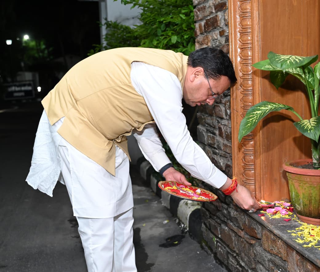 प्रधानमंत्री मोदी के जन्मदिवस पर मुख्यमंत्री धामी ने जलाया ‘आशीर्वाद का दीया’