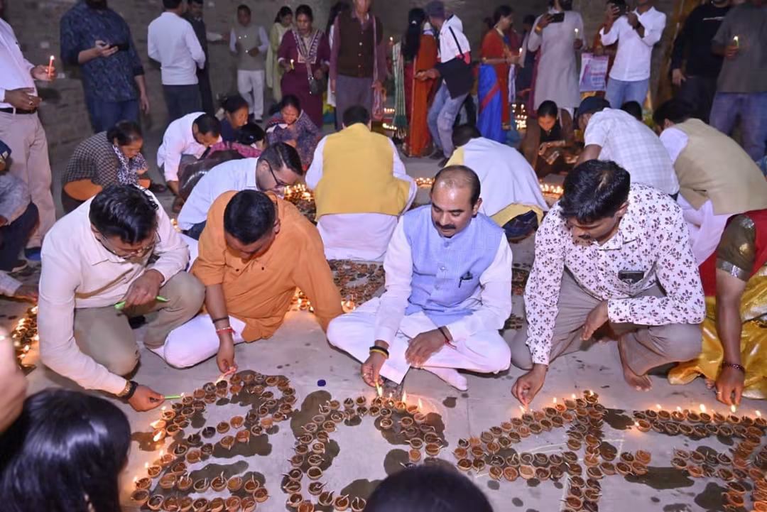अल्मोड़ा में ‘आशीर्वाद का दीया’ कार्यक्रम, 51 हजार दीपों से प्रधानमंत्री मोदी के दीर्घायु जीवन की कामना