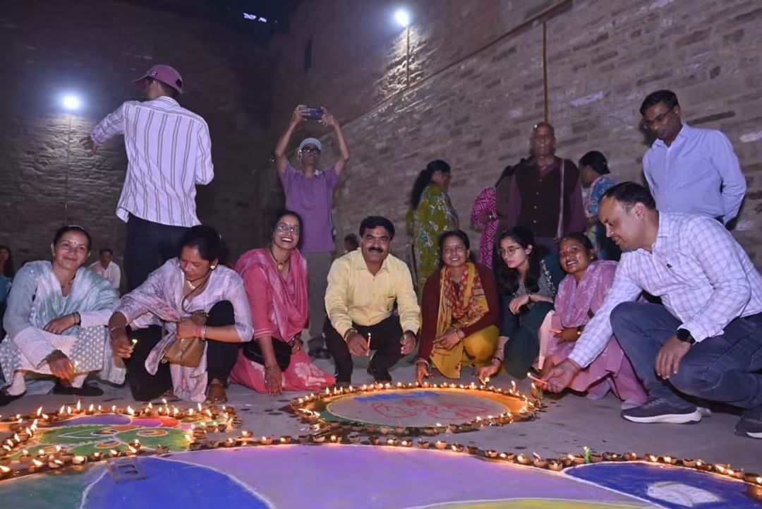अल्मोड़ा में ‘आशीर्वाद का दीया’ कार्यक्रम, 51 हजार दीपों से प्रधानमंत्री मोदी के दीर्घायु जीवन की कामना