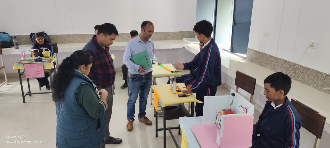 जीआईसी जैना में विद्यालय स्तरीय विज्ञान प्रदर्शनी आयोजित, विद्यार्थियों ने पेश किए 30 मॉडल