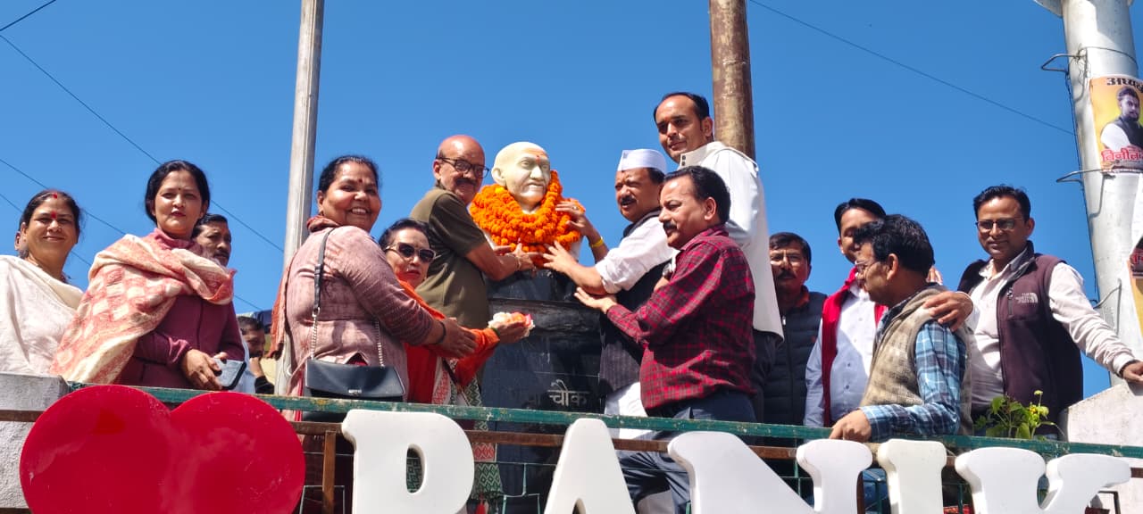 गांधी-शास्त्री जयंती पर रानीखेत में कांग्रेसजनों ने दी श्रद्धांजलि