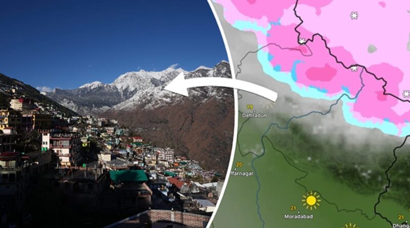 उत्तराखण्ड के पहाड़ी इलाकों में सर्दियों के दौरान बर्फबारी का दृश्य