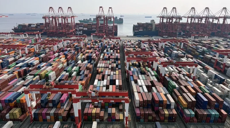 2025 में चीन का रिकॉर्ड व्यापार अधिशेष और वैश्विक निर्यात गतिविधियां