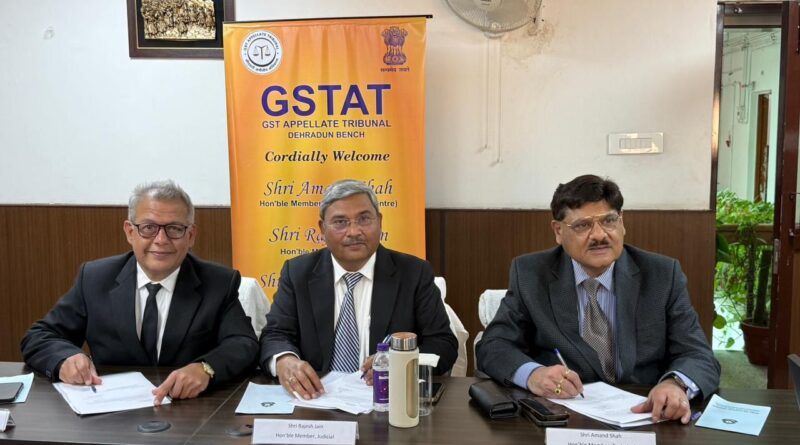 देहरादून में GST अपील अधिकरण बेंच के सदस्यों की आधिकारिक बैठक का दृश्य