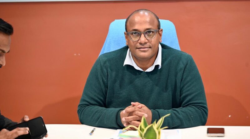 डिजिटल प्लेटफॉर्म पर मतदाता सूची खोजने की प्रक्रिया का AI निर्मित दृश्य