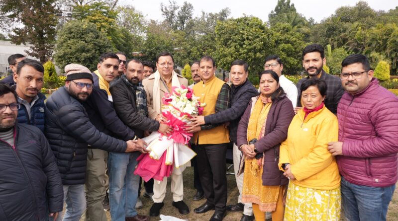 उत्तराखंड के मुख्यमंत्री से प्रेस क्लब प्रतिनिधिमंडल की मुलाकात का प्रतीकात्मक दृश्य