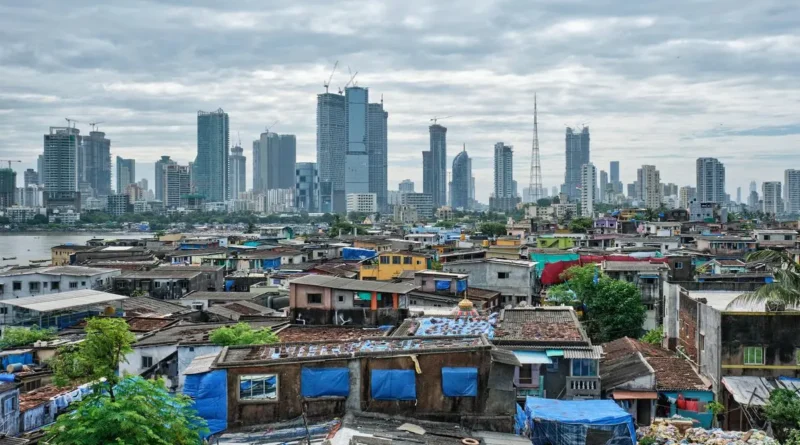 भारत की आर्थिक वृद्धि को दर्शाता ग्राफ और वित्तीय क्षेत्र।