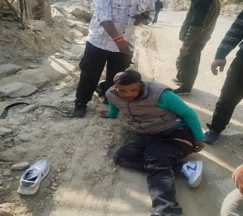 Uttarakhand road where falling rocks from hillside injured a young man in Kwarab region.