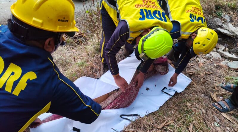 SDRF and police rescuing injured after a car fell into a deep gorge near Basoli in Almora.