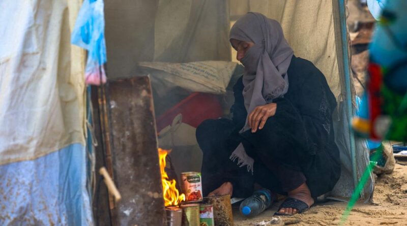 मिसाइल हमलों और युद्ध के बीच तबाही का दृश्य